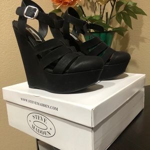Steve Madden Black Wedge 7.5